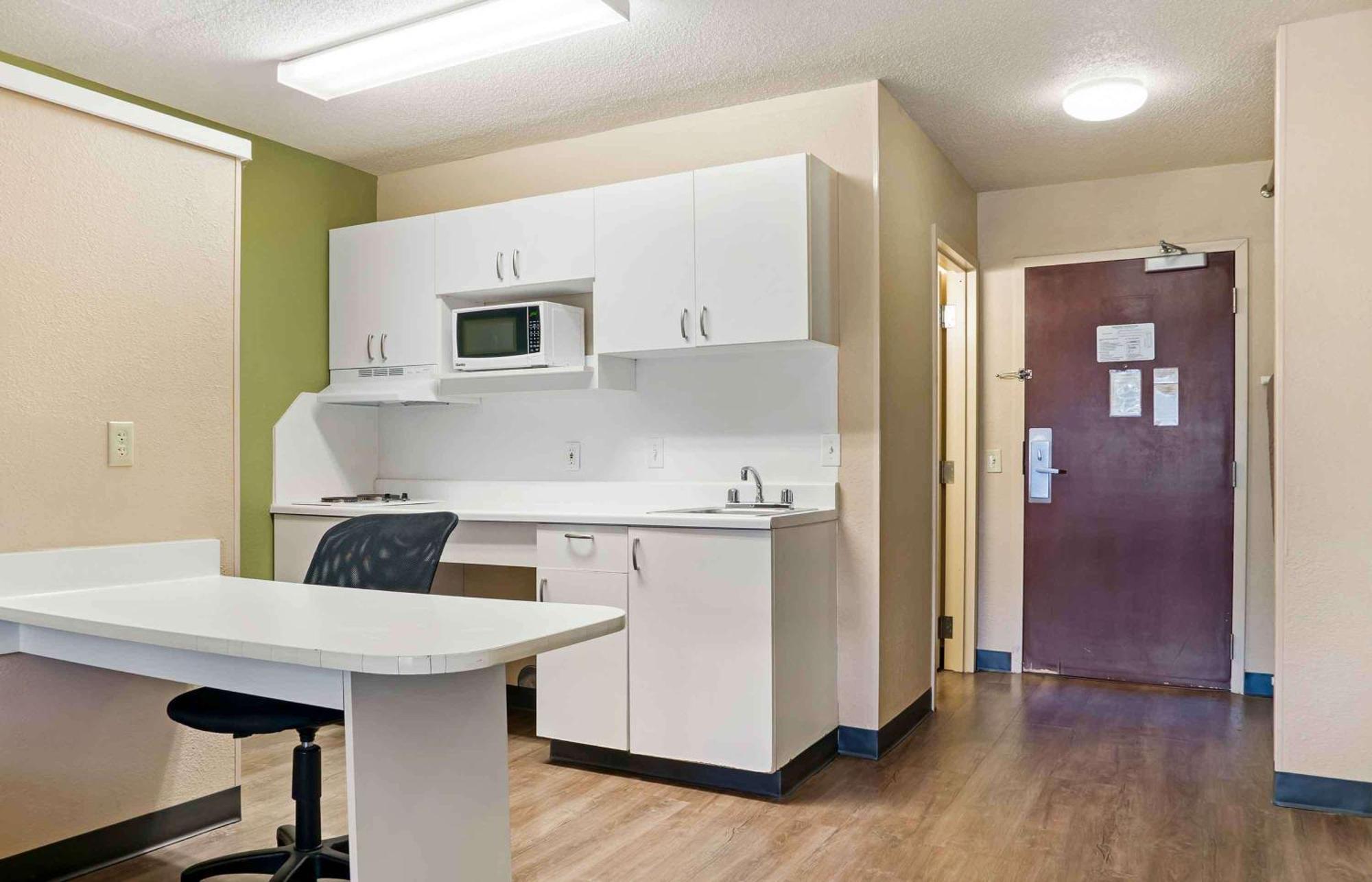 Extended Stay America Select Suites - Detroit - Novi - Haggerty Road Northville Exterior photo